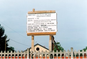 05A - Il cartello per la stazione di Tortone